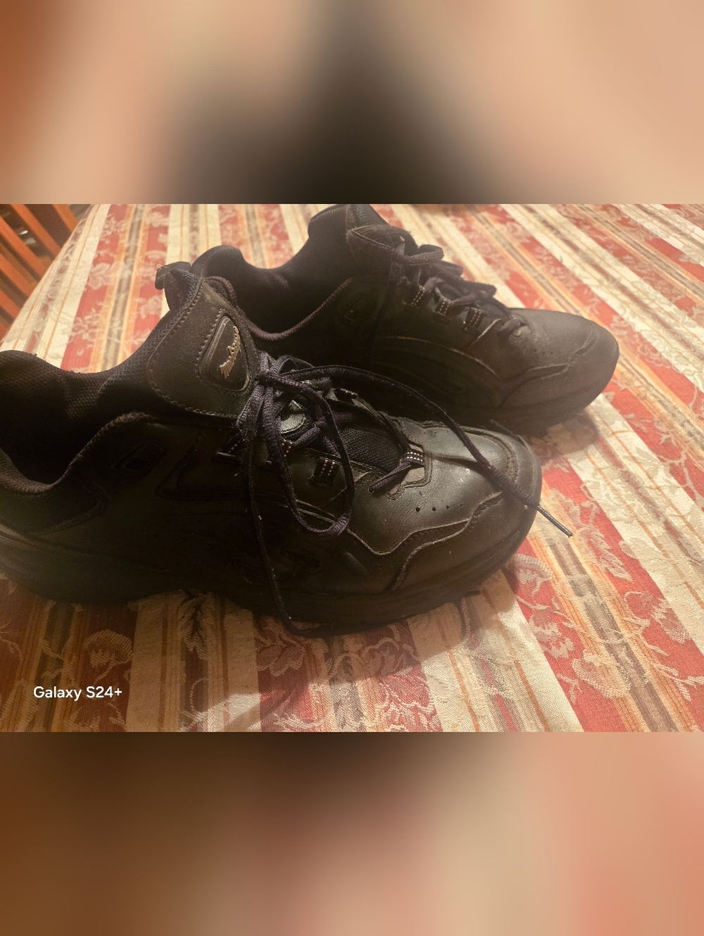 Classic Black Men's Low-Top Sneakers with Cushioned Support
